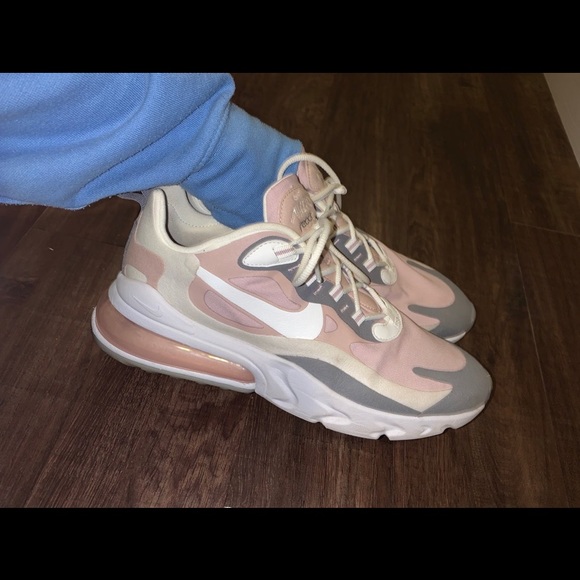 womens nike air max react! - Picture 3 of 8